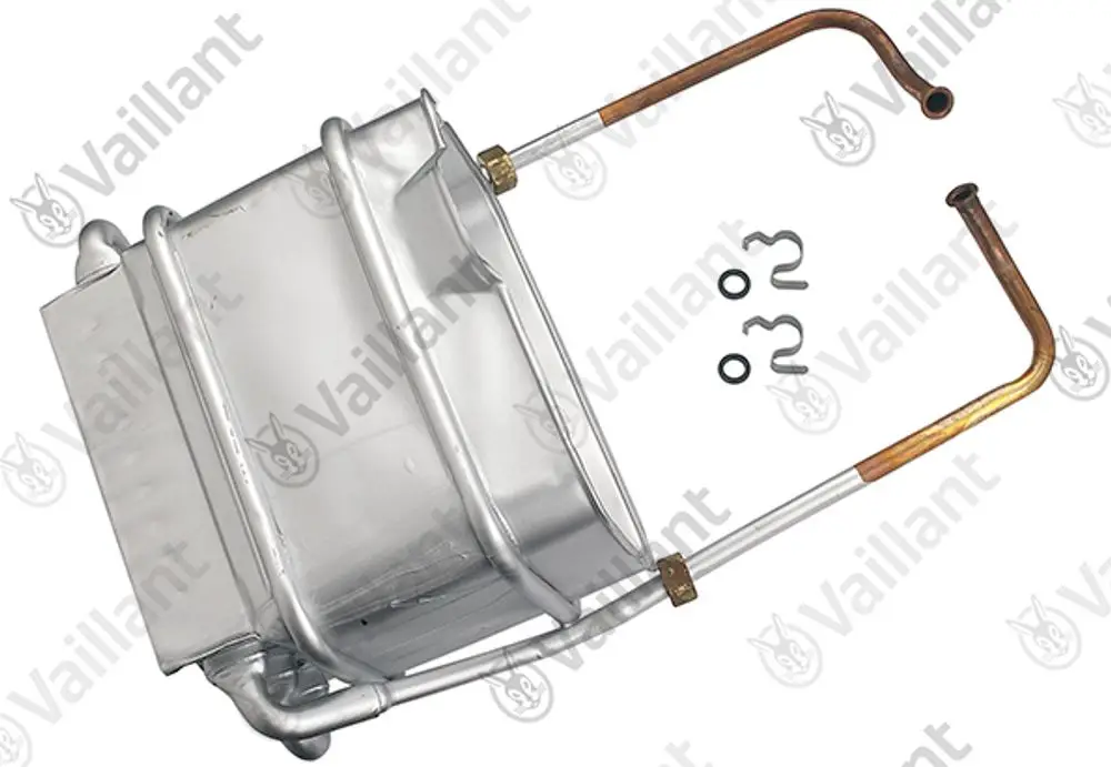 Wärmetauscher von Vaillant mit Kupferrohren und Befestigungselementen. Das Produkt zeigt eine rechteckige Metallbauform mit mehreren Anschlüssen.